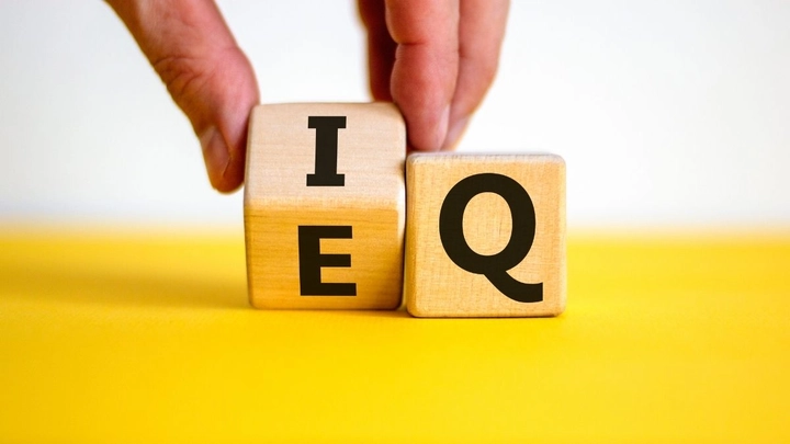 Trí tuệ cảm xúc (EQ) và kỹ năng giao tiếp xã hội