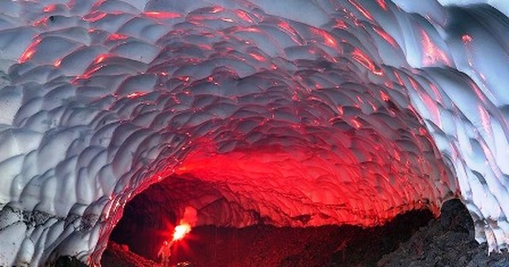 Khám phá hang băng Mutnovsky – kiệt tác thiên nhiên ở Kamchatka, Nga