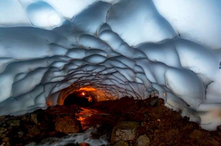 Khám phá hang băng Mutnovsky – kiệt tác thiên nhiên ở Kamchatka, Nga
